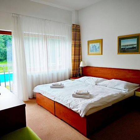 Hotel Bazant Karlovy Vary Exterior photo