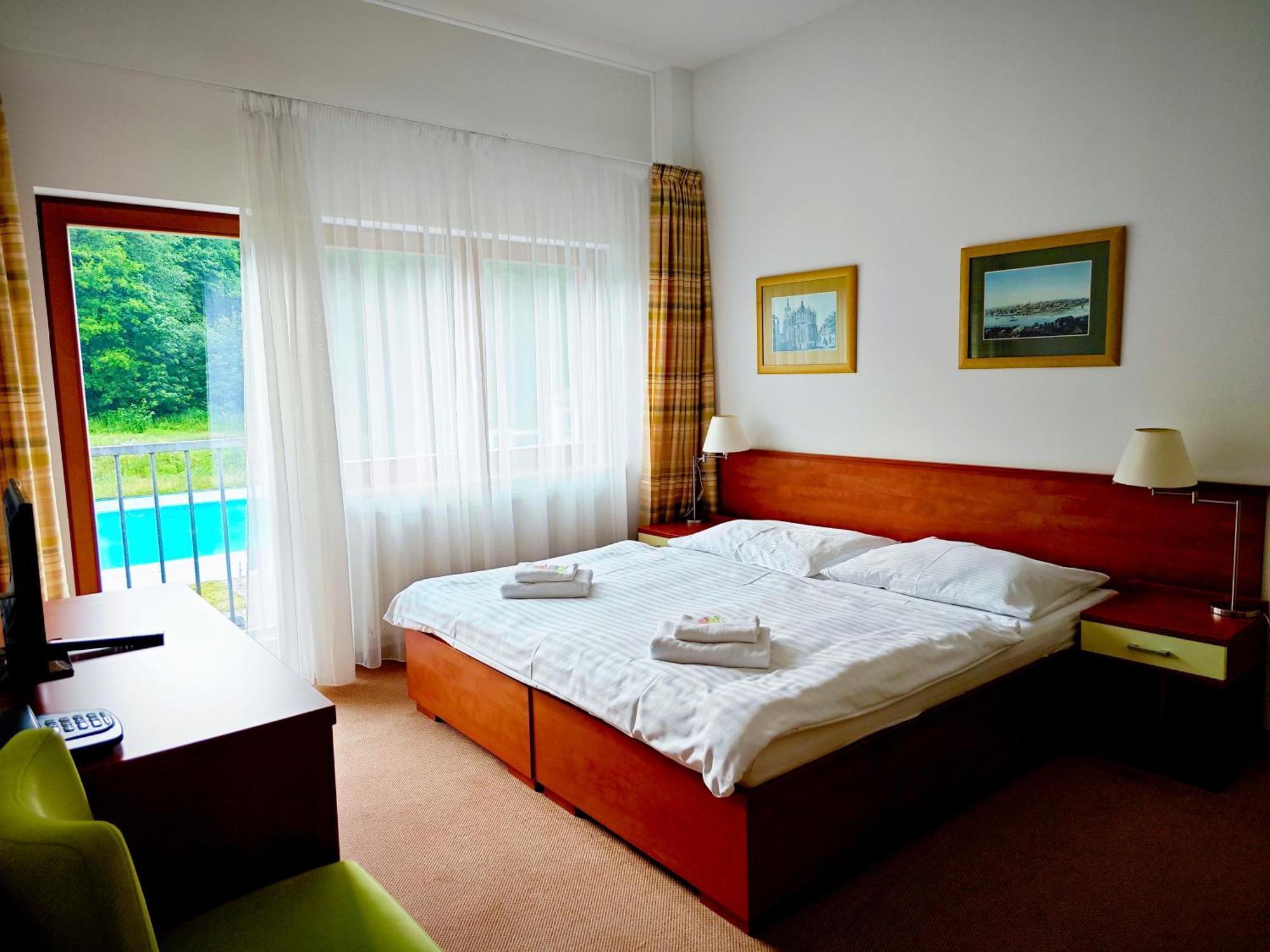Hotel Bazant Karlovy Vary Exterior photo
